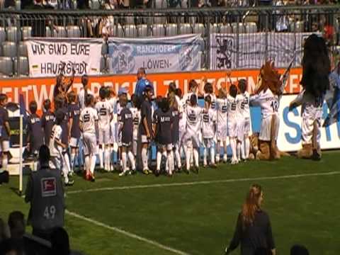 FC Dreistern als Einlauf-Eskorte bei 1860 München