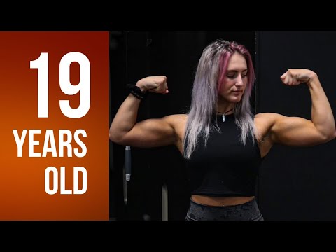 19 years old muscle girl Nikki flexing