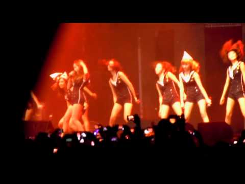 SNSD Run Devil Run Part 1 Korean Pop Night Concert in Singapore 23 Oct 10