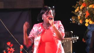 NYASHA CHIYANGWA - KANA ZITA RENYU RADANWA (live @ Rufaro))