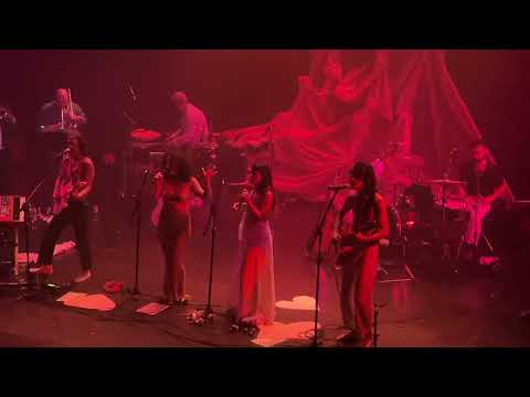 Bala Desejo Zé Ibarra Dora Morelembaum Lucas Nunes Julia Mestre . Musica : Baile de Máscaras .