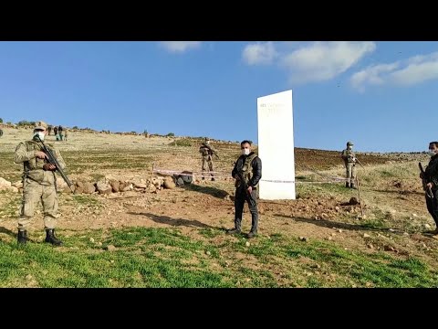 トルコに謎の一枚岩が出現 (Mysterious monolith appears in Turkey)