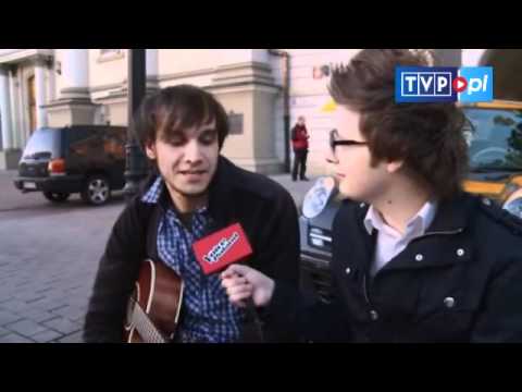 V Reporter - Piotr Niesłuchowski koncertuje na warszawskiej ulicy