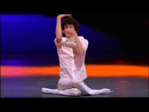 Festival Mondial du cirque de demain / dance & contortion / Arthur Cadre