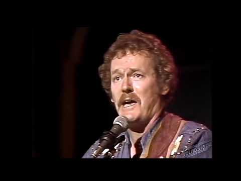 GORDON LIGHTFOOT sings Old Dans Records live Performance