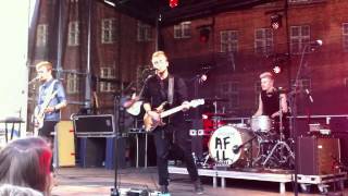 Rest from the Streets - A Friend in London (Live in Viborg)