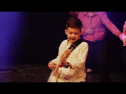 🎸Свирам на гитара - Серафим Петрески | Весели Ѕвончиња by Јана🎶