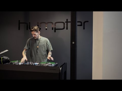 Humpter CUBE DJ booth & Studio desk