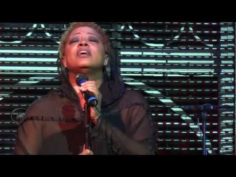 Chris Botti feat Lisa Fisher and Caroline Campbell live in Paris