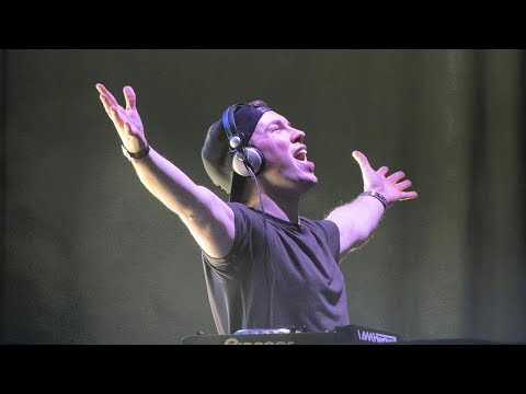 HARDWELL Pays Tribute To AVICII at Tomorrowland 2018