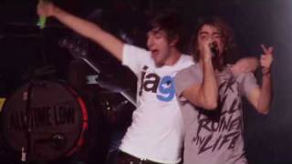 Bài hát Dear Maria (Count Me In) - Nghệ sĩ trình bày All Time Low