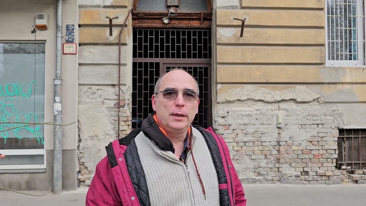 Prostitúcióval fertőzött társasház megtisztítása egy kapu cseréjével a VIII. kerületben.