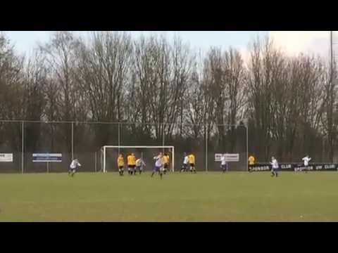 Wat een vrije trap van Guus van Eil! (the Gunners)