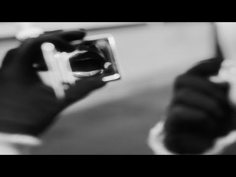 Sam Davies - Débil (Official Video)