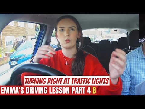 Emmas Fahrstunde. Rechtsabbiegen an der Ampel