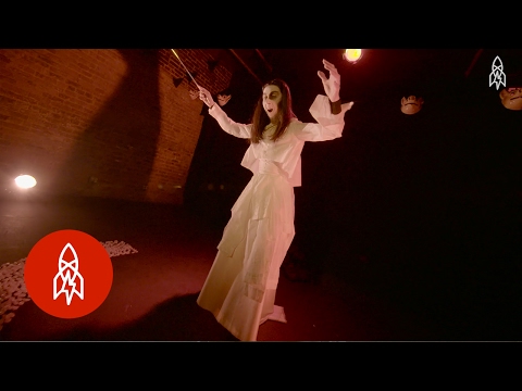 踊ることを学ぶあなたの悪魔と (Learning to Dance with Your Demons)