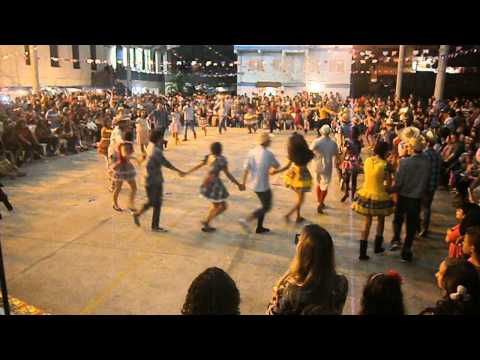 Quadrilha originalmente caipira do Missão Jovem animada por Rodrigo Moutinho