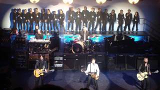 Paul McCartney - Apollo Theater - &quot;A wonderful Christmas&quot; + &quot;I saw her standing there&quot;