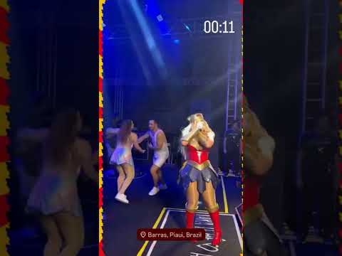 Yara Tchê cantando Superfantástico em Barras-PI | Central dos Desejeiros