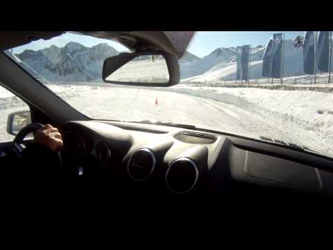 Mercedes-Benz Experiencia 4MATIC Cursos de conducción sobre nieve y hielo. Ejercicio3