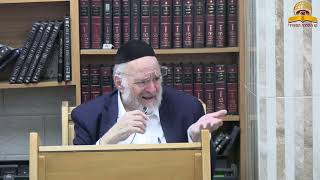 פרשת שמות תשפ"ו - הרב ברוך רוזנבלום (קו ההלכה הספרדי) - התמונה מוצגת ישירות מתוך אתר האינטרנט יוטיוב. זכויות היוצרים בתמונה שייכות ליוצרה. קישור קרדיט למקור התוכן נמצא בתוך דף הסרטון