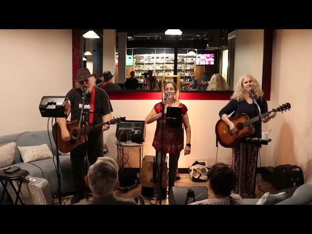 Suite Judy Blue Eyes