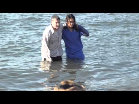 Mila Kunis & Robin Williams filming scene for the the angriest man under the brooklyn bridge