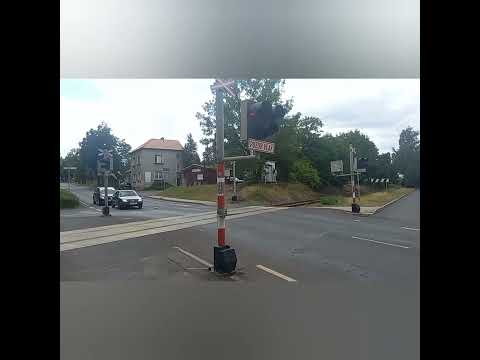 Louny, přejezd P1923 s AŽD 71 + OS 6132.