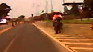 preview picture of video 'Motoqueiro Bebado corta posto policia rodoviaria de peabiru'