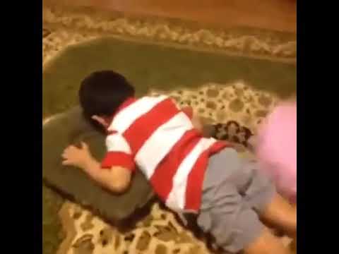kid gets slapped by a fly swatter (vine)