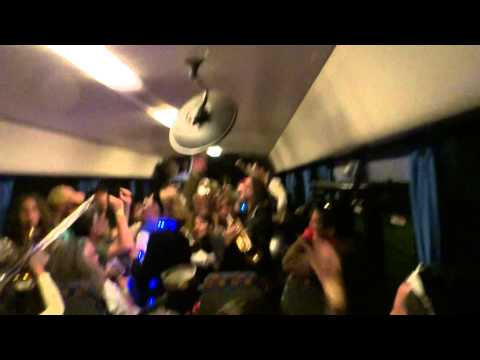 Fanfare des Kadors - Ambiance retour en bus avec les Moniks - Tonnerres de Brest 2012