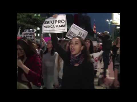 Século News - 02/06/2016 - Brasileiros protestam contra cultura do estupro