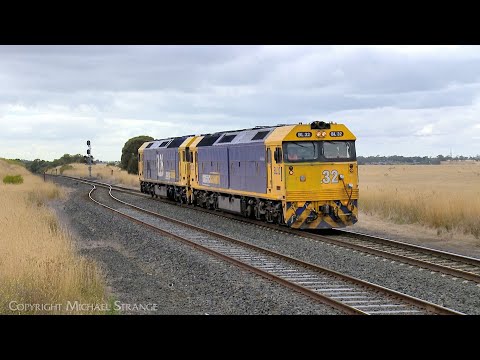 BL32 & BL26 Diesel Locomotives Running Light (18/2/2023) - PoathTV Australian Trains & Railways