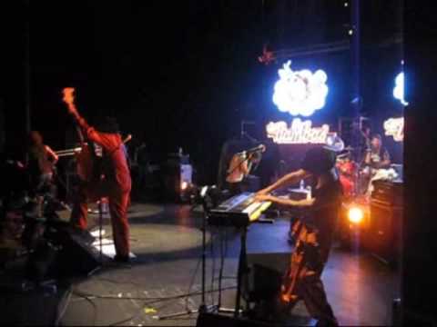 Honrado y Pobre en directo en el Zenith Nantes (Francia) - The Gambas