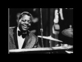 Oscar Peterson, When my sugar walk down the street, Oscar Petersone sings and plays Nat King Cole