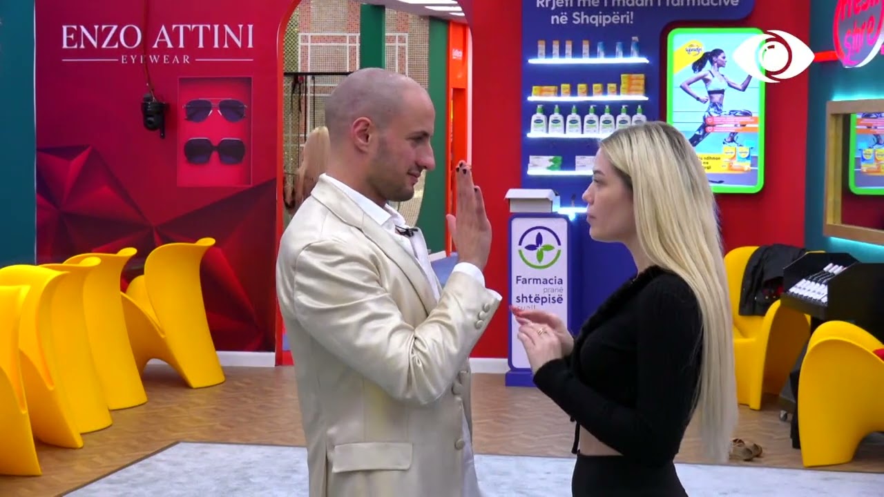 Keisi dhe Kristi debatojnë për hapat e kërcimit