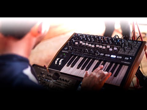 Аналоговый синтезатор Arturia MiniBrute 2