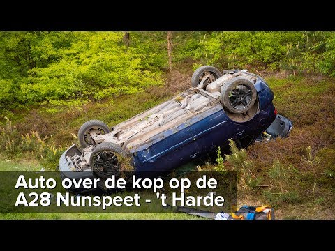 Auto over de kop op de A28 tussen Nunspeet en 't Harde - ©StefanVerkerk.nl