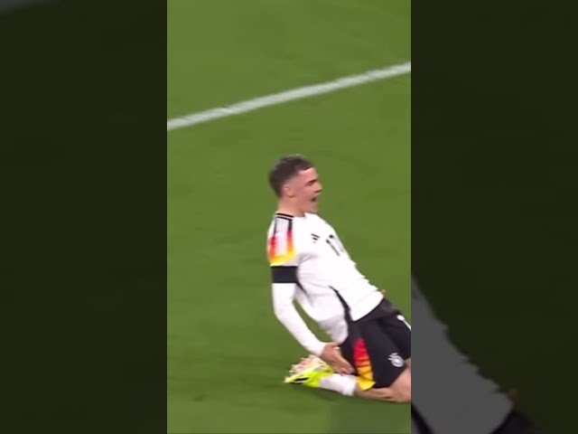 Vídeo relacionado con Alemania Deutschland Soccer HD - Bufanda de punto (tricolor) (blanco)