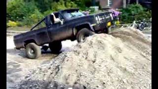 preview picture of video 'chevy k30 jumping'