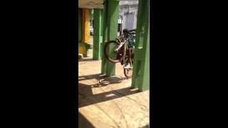 preview picture of video 'Elton StunTRiding - dOin cIRclez wheelie @bus stOp. In #Panjim#Goa#India'