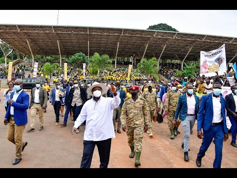 WATCH AS  DRAMA HAPPENS   AT KOLOLO INDEPENDENCE GROUNDS AS A YOUNG WOMAN RUSHED TOWARDS  MUSEVENI.