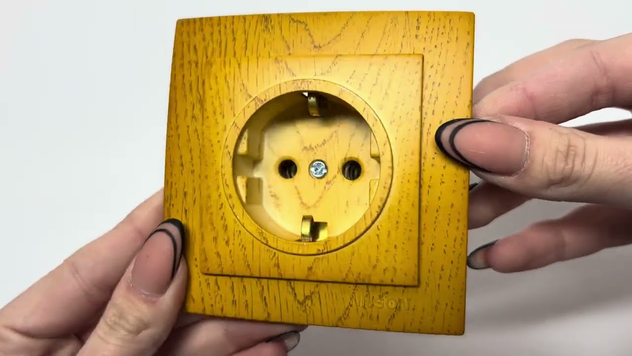 Розетка одинарна з/з NILSON Touran дуб 24251017