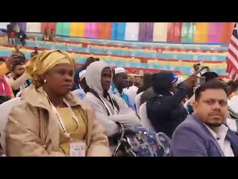 विदेशी कलाकारों ने अपनी प्रस्तुति से, खूब रंग जमाया !