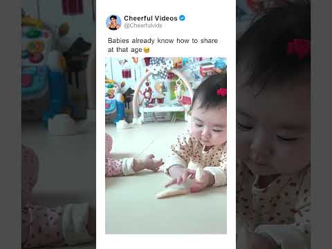 Babies already know how to share at that age 🥹