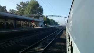 preview picture of video 'Mumbai Duronto overtaking Marusagar sf express.'