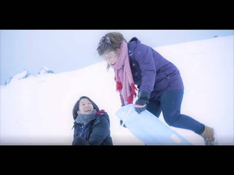 秋田県男鹿市・寒風山でそりすべり(Sliding at Mt. Kanpuzan)