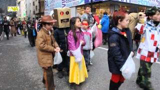 preview picture of video 'Rua de Carnaval de les escoles de Santa Coloma'