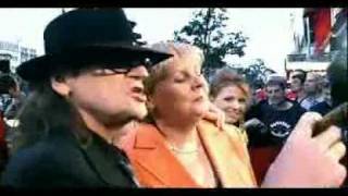 Musik-Video-Miniaturansicht zu Hallo Angie, das Merkel ich mir Songtext von Udo Lindenberg