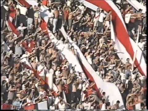 "Hinchada en el Monumental Apertura 2001" Barra: Los Borrachos del Tablón • Club: River Plate